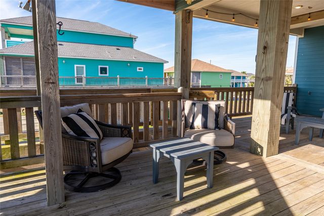 1339 Emerald Drive, Crystal Beach, TX 77650