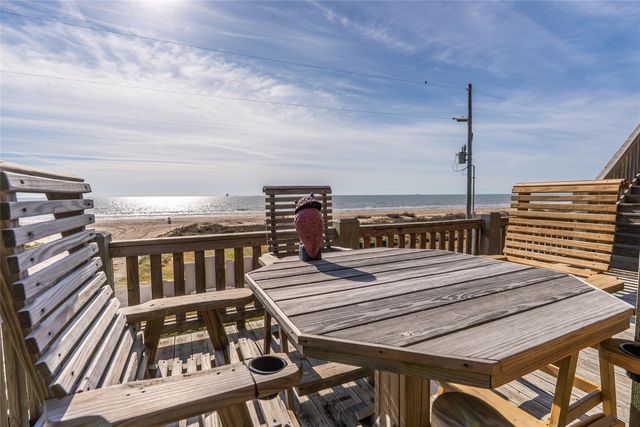 1339 Emerald Drive, Crystal Beach, TX 77650