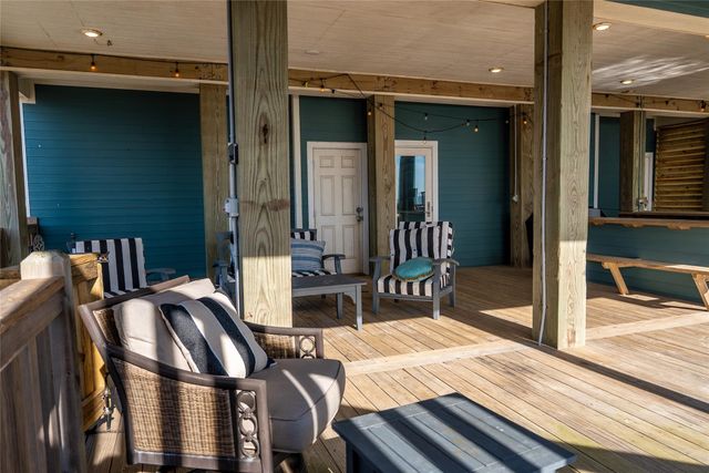 1339 Emerald Drive, Crystal Beach, TX 77650