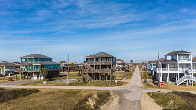 1339 Emerald Drive, Crystal Beach, TX 77650