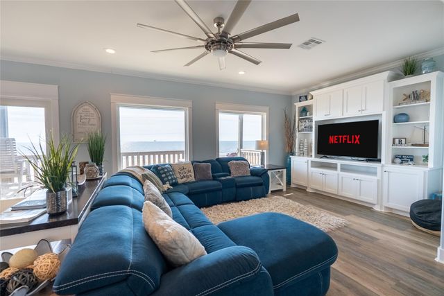 1339 Emerald Drive, Crystal Beach, TX 77650