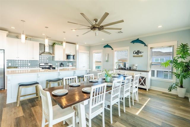 1339 Emerald Drive, Crystal Beach, TX 77650