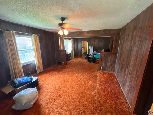 225 SE Lime ST, Topeka, KS 66607