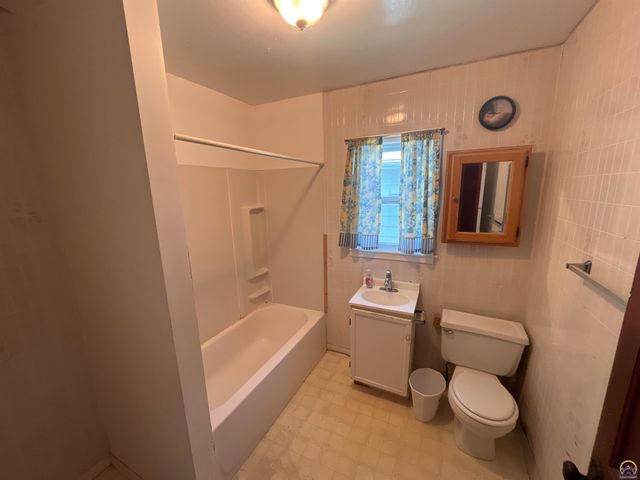 225 SE Lime ST, Topeka, KS 66607