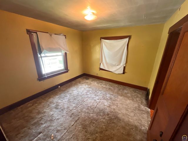 225 SE Lime ST, Topeka, KS 66607
