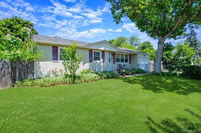 345 Earle Street, Central Islip, NY 11722