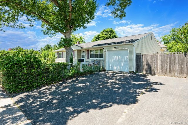 345 Earle Street, Central Islip, NY 11722