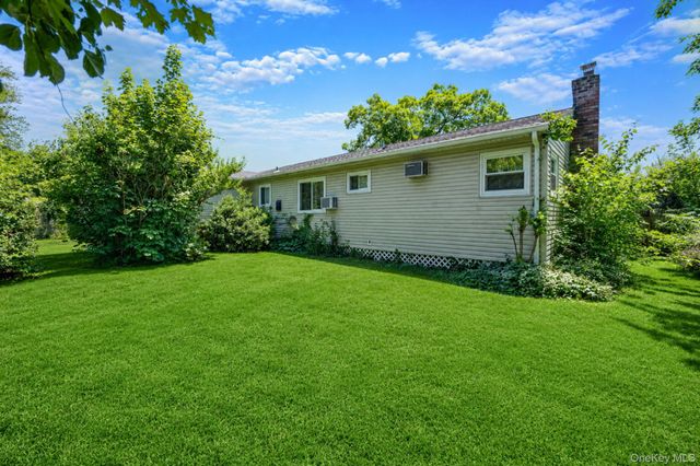 345 Earle Street, Central Islip, NY 11722