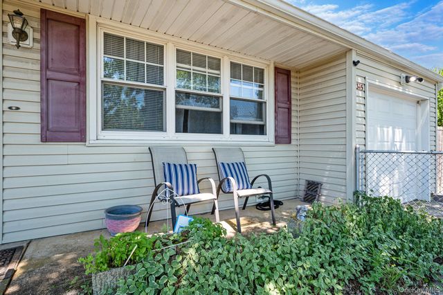 345 Earle Street, Central Islip, NY 11722