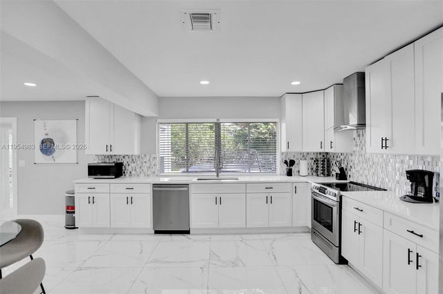 6 Little Harbor Way, Deerfield Beach, FL 33441