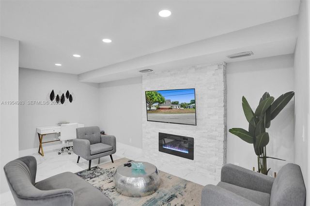 6 Little Harbor Way, Deerfield Beach, FL 33441