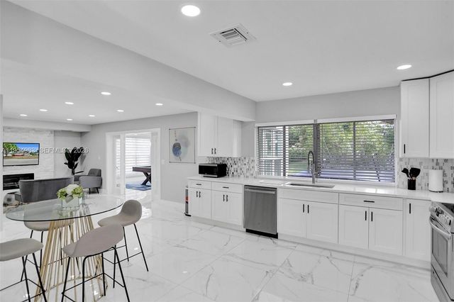 6 Little Harbor Way, Deerfield Beach, FL 33441