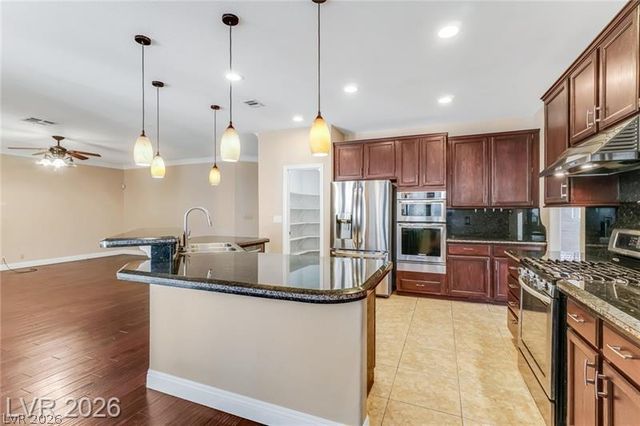 7 Crown Valley Drive, Henderson, NV 89074