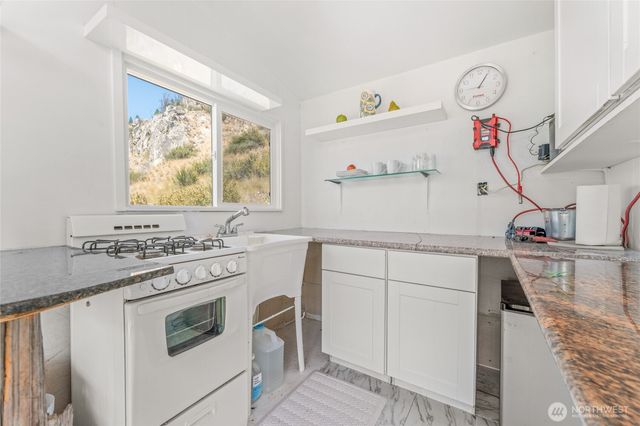 2570 Emerson Acres Road, Manson, WA 98831