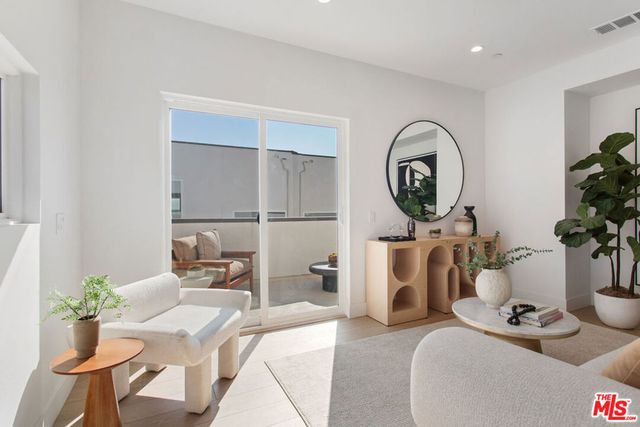 11220 W Lyon Lane 11, North Hollywood, CA 91606