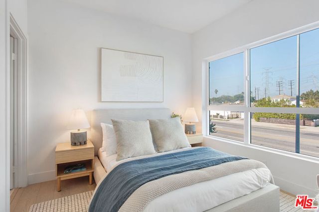 11220 W Lyon Lane 11, North Hollywood, CA 91606