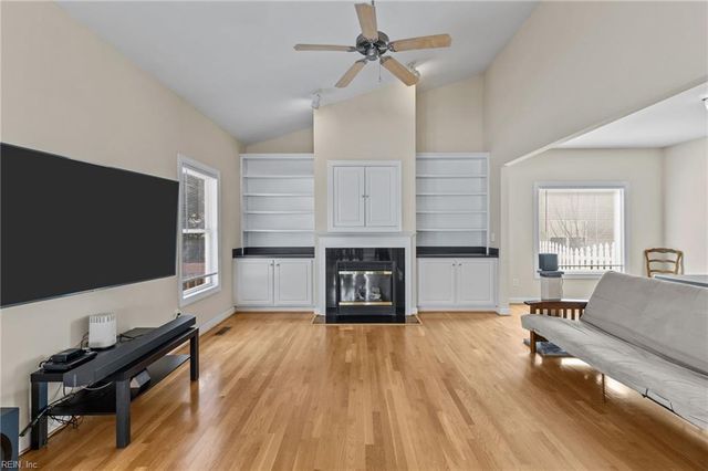 9608 Dolphin RN, Norfolk, VA 23518