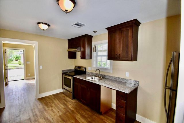 321 E 35th Street, Houston, TX 77018