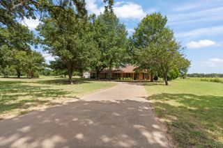 6140 County Road 402, Grandview, TX 76050
