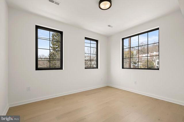 3554 T ST NW, Washington, DC 20007