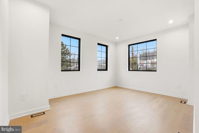 3554 T ST NW, Washington, DC 20007