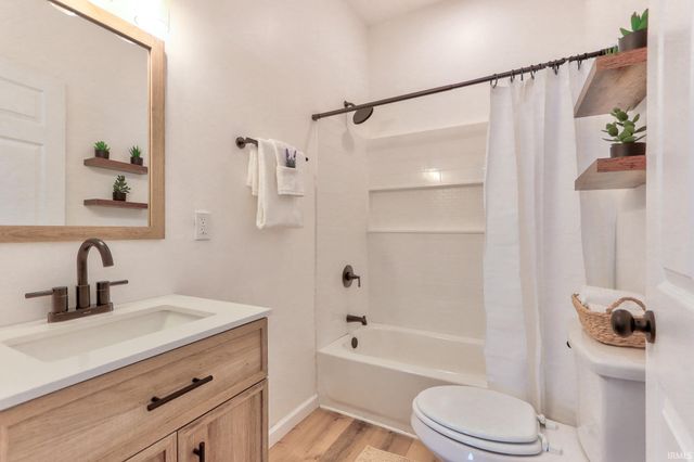 217 Monroe Street, Newburgh, IN 47630