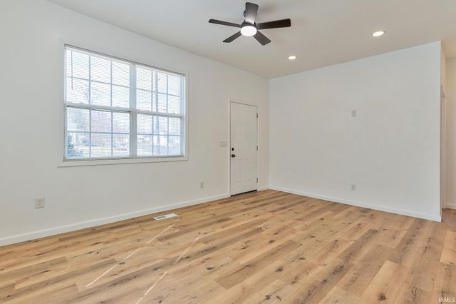 217 Monroe Street, Newburgh, IN 47630