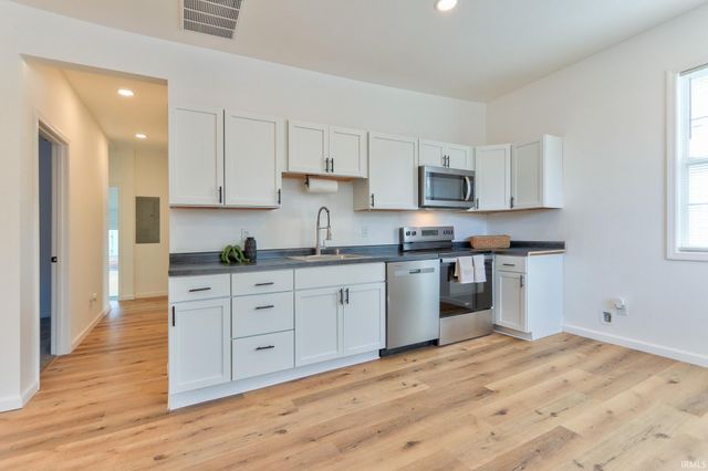 217 Monroe Street, Newburgh, IN 47630