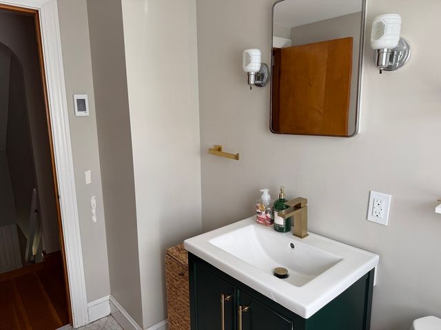 10 Darby St, Tewksbury, MA 01876