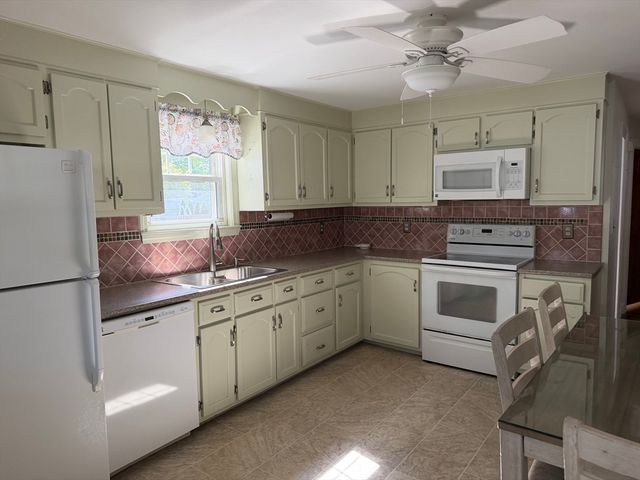 10 Darby St, Tewksbury, MA 01876