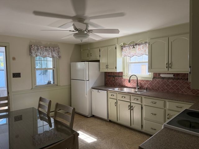10 Darby St, Tewksbury, MA 01876