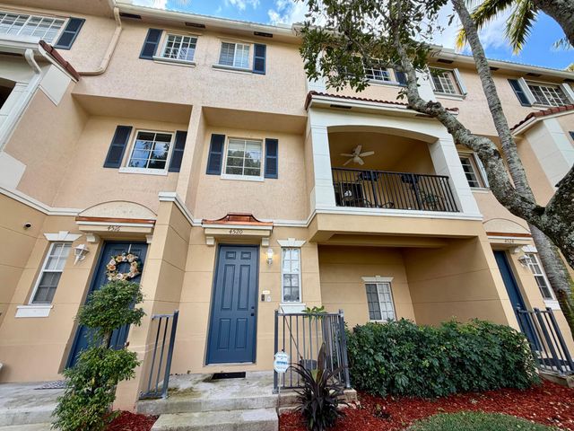 4520 Danson Way, Delray Beach, FL 33445