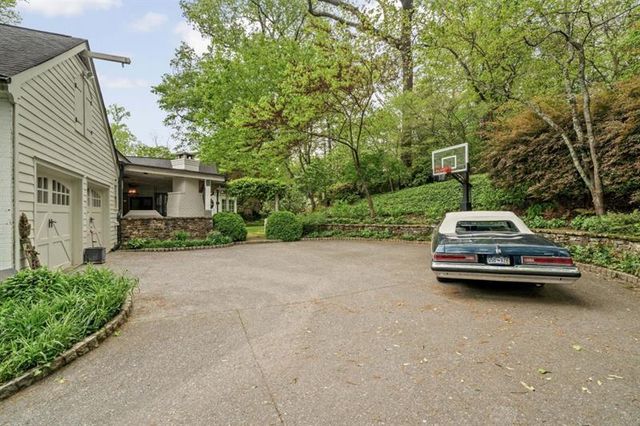 221 Robin Hood NE Road, Atlanta, GA 30309