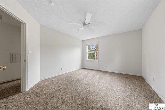 1029 Oak Terrace Drive, North Mankato, MN 56003