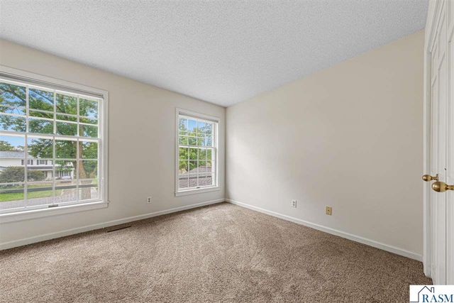 1029 Oak Terrace Drive, North Mankato, MN 56003