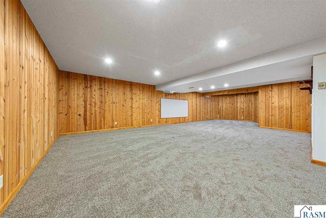 1029 Oak Terrace Drive, North Mankato, MN 56003