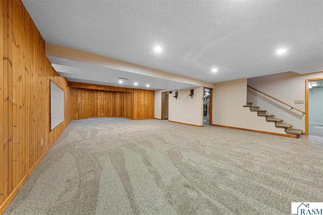 1029 Oak Terrace Drive, North Mankato, MN 56003