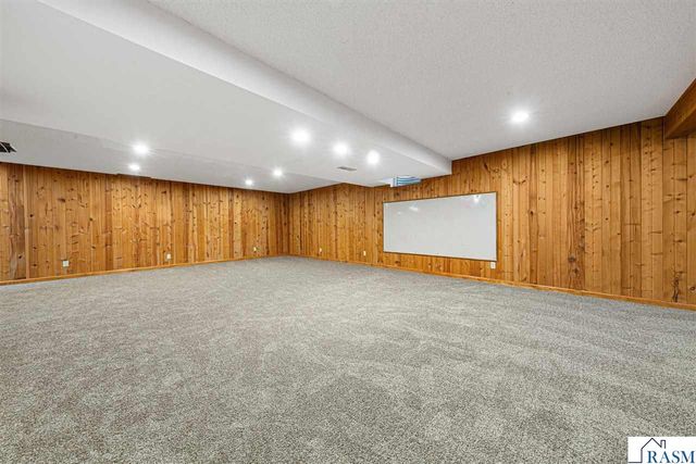 1029 Oak Terrace Drive, North Mankato, MN 56003