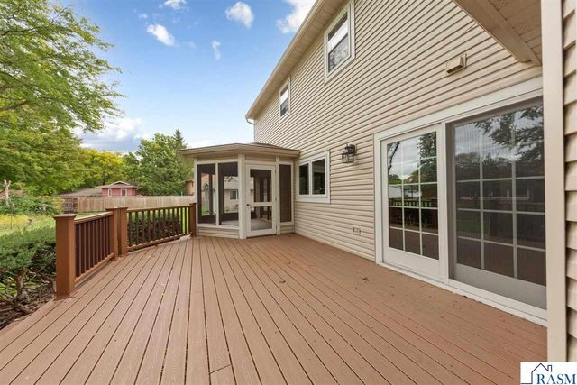 1029 Oak Terrace Drive, North Mankato, MN 56003