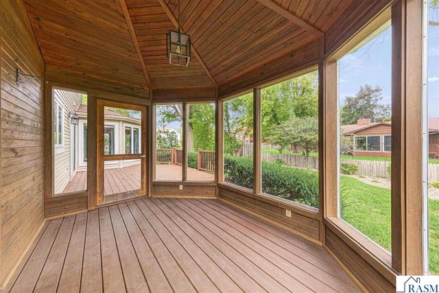 1029 Oak Terrace Drive, North Mankato, MN 56003