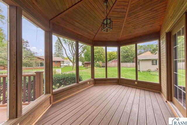 1029 Oak Terrace Drive, North Mankato, MN 56003
