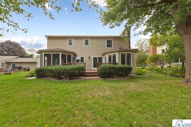 1029 Oak Terrace Drive, North Mankato, MN 56003