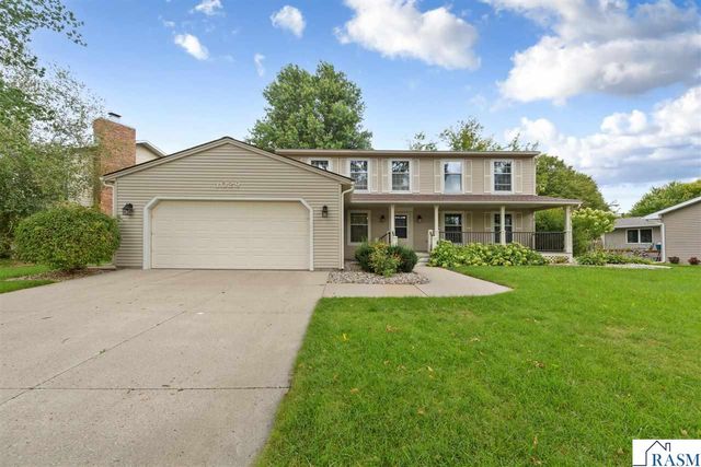 1029 Oak Terrace Drive, North Mankato, MN 56003