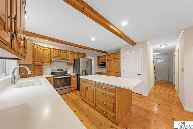 1029 Oak Terrace Drive, North Mankato, MN 56003