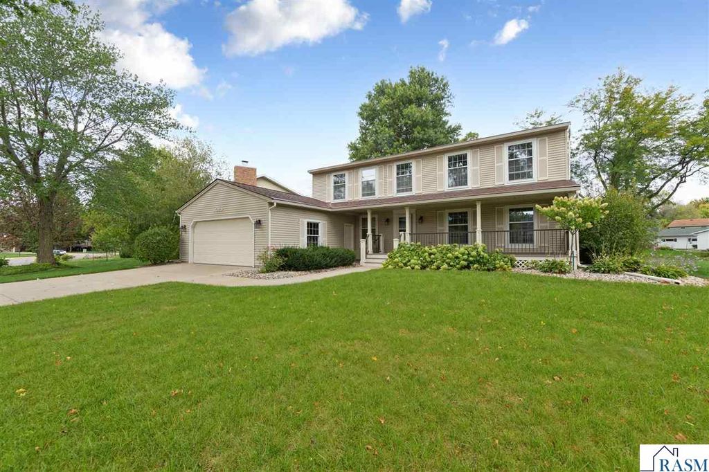 1029 Oak Terrace Drive, North Mankato, MN 56003