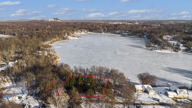 14325 Lakeshore Drive, Holly Township, MI 48442