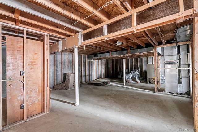 14325 Lakeshore Drive, Holly Township, MI 48442