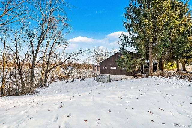 14325 Lakeshore Drive, Holly Township, MI 48442