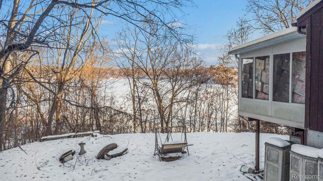 14325 Lakeshore Drive, Holly Township, MI 48442