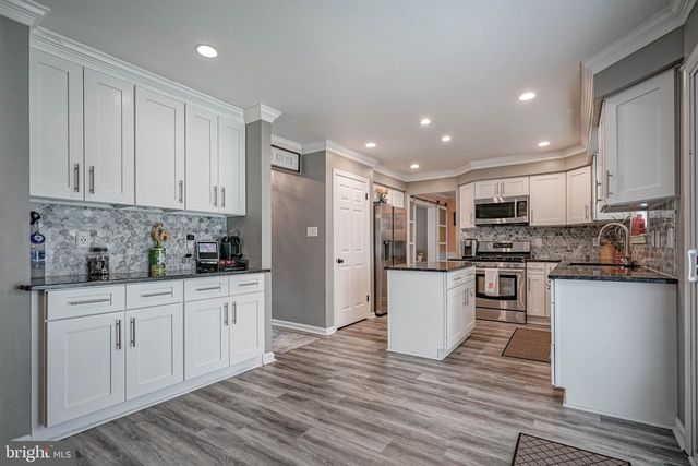 7 DAFFODIL DR, Sicklerville, NJ 08081